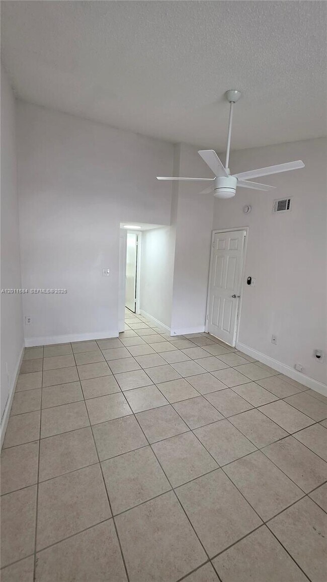 Building Photo - 2880 N Oakland Forest Dr