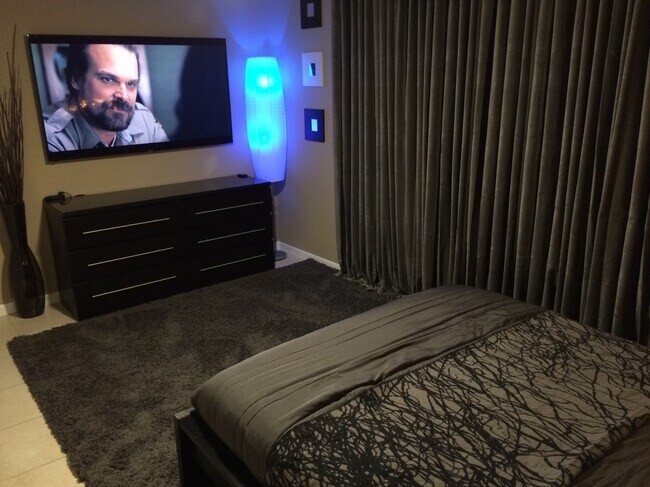 Building Photo - 201 Desoto St