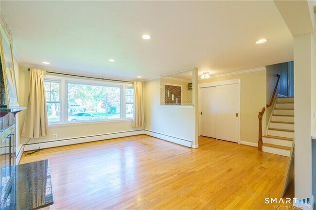 Building Photo - 33 Sky View Dr