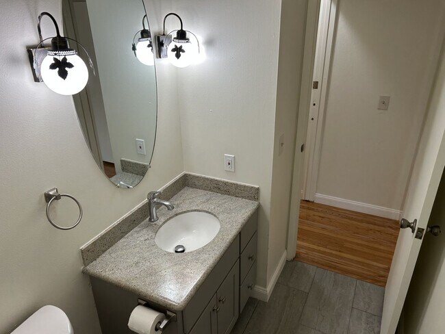 Building Photo - 2040 Barbour Dr