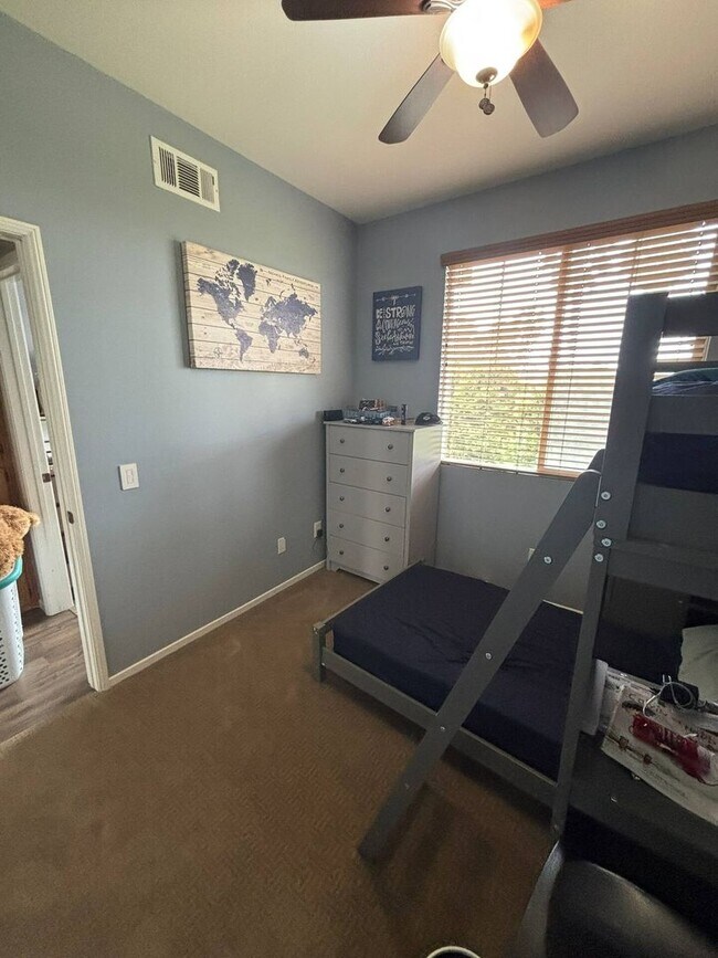 Building Photo - 3 BD/ 2.5 BA SHORT-TERM FURNISHED TOWNHOME...
