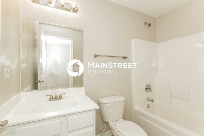 Building Photo - 3 Bedroom Pet-Friendly Home in Charlotte, NC with Main Street Renewal