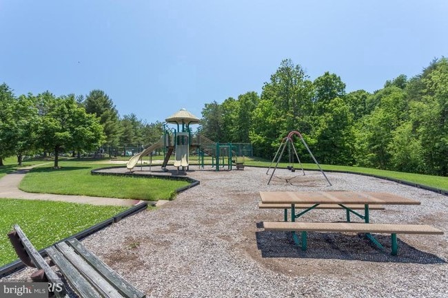Building Photo - 6627 Briarleigh Way