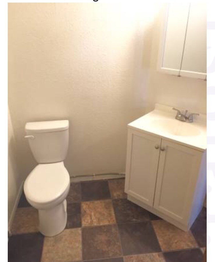 Building Photo - 344 Caswell Ave W