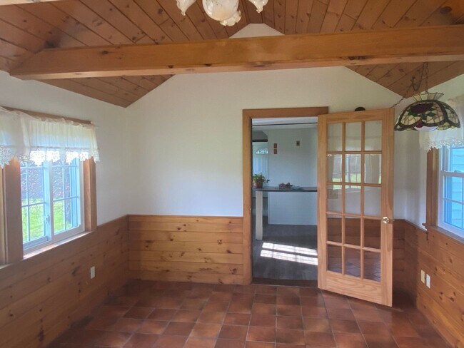 Building Photo - Authentic 3 bedroom New England Colonial! ...