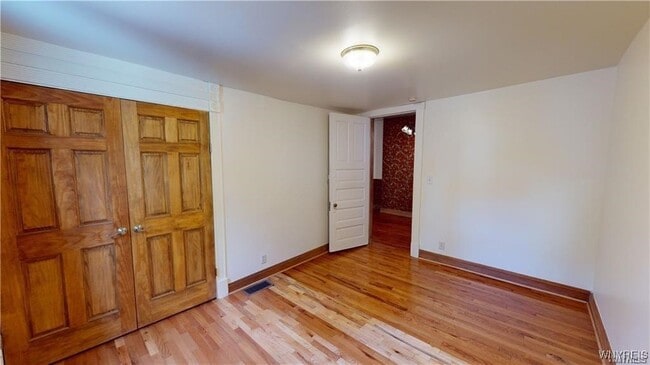 Building Photo - 558 Breckenridge St
