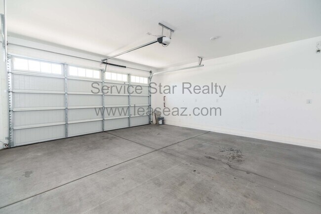 Building Photo - 9129 W Sells Dr