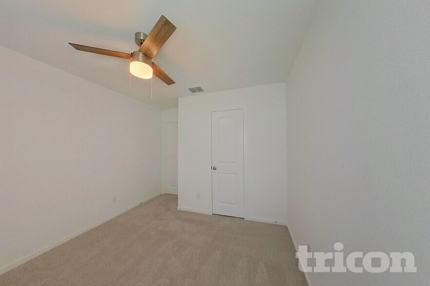 Building Photo - 1601 Parlier St