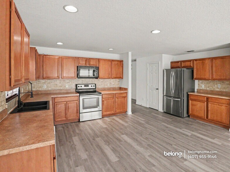 Building Photo - 15659 Galbi Dr