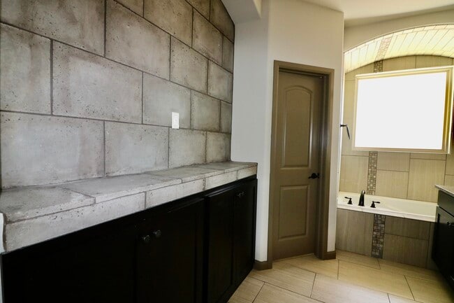 Building Photo - 3817 Loma Cortez Dr