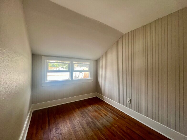 Office - 819 1/2 Carney Ave