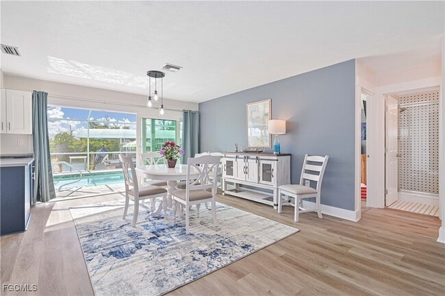 Building Photo - 2868 Sanibel Blvd