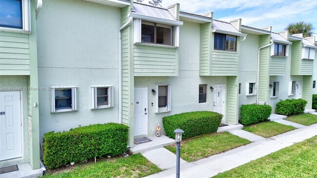 Building Photo - 9421 S Ocean Dr