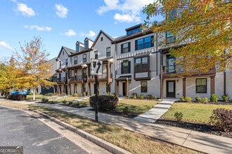 Building Photo - 205 Climbing Ivy Cir