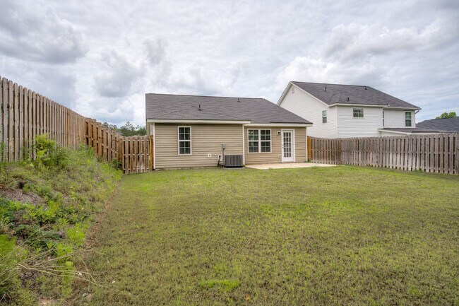 Building Photo - 3 Bedroom 2 Bathroom Home in Haynes Station