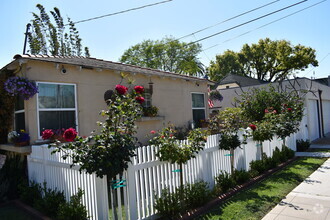 Building Photo - Four Bedroom in Heart of Coronado