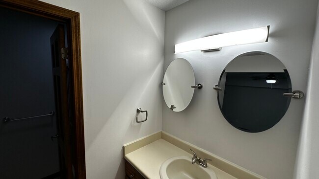 Building Photo - 14214 White Horse Ct