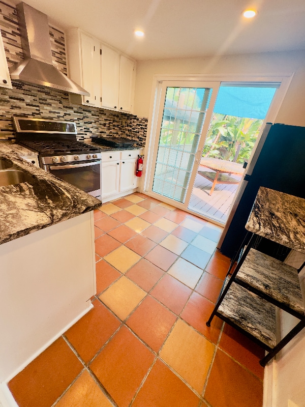 Building Photo - 726 N Peninsula Dr