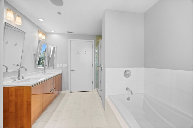 Building Photo - 60 E Monroe St