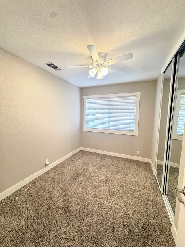 Building Photo - 2125 Athene Dr