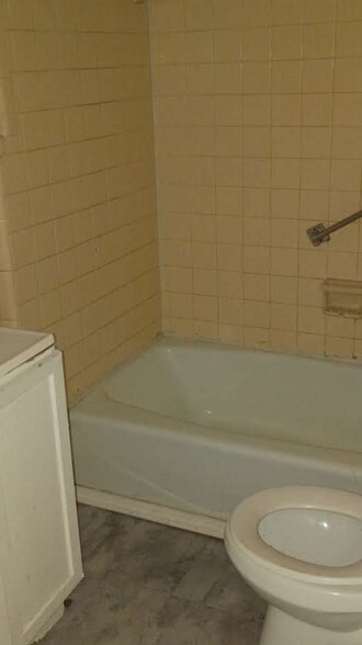 Building Photo - 1844 Christian Ave