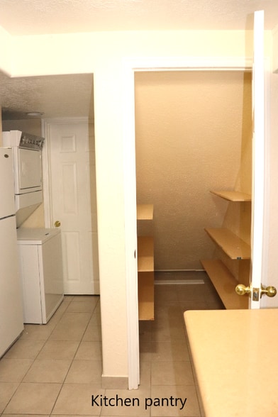 Building Photo - 7896 Goldenpoint Wy