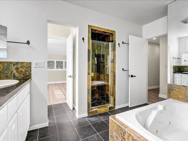 Building Photo - Welcome to this charming 3-bedroom, 2-bath...