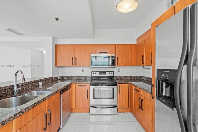 Building Photo - 6362 Collins Ave