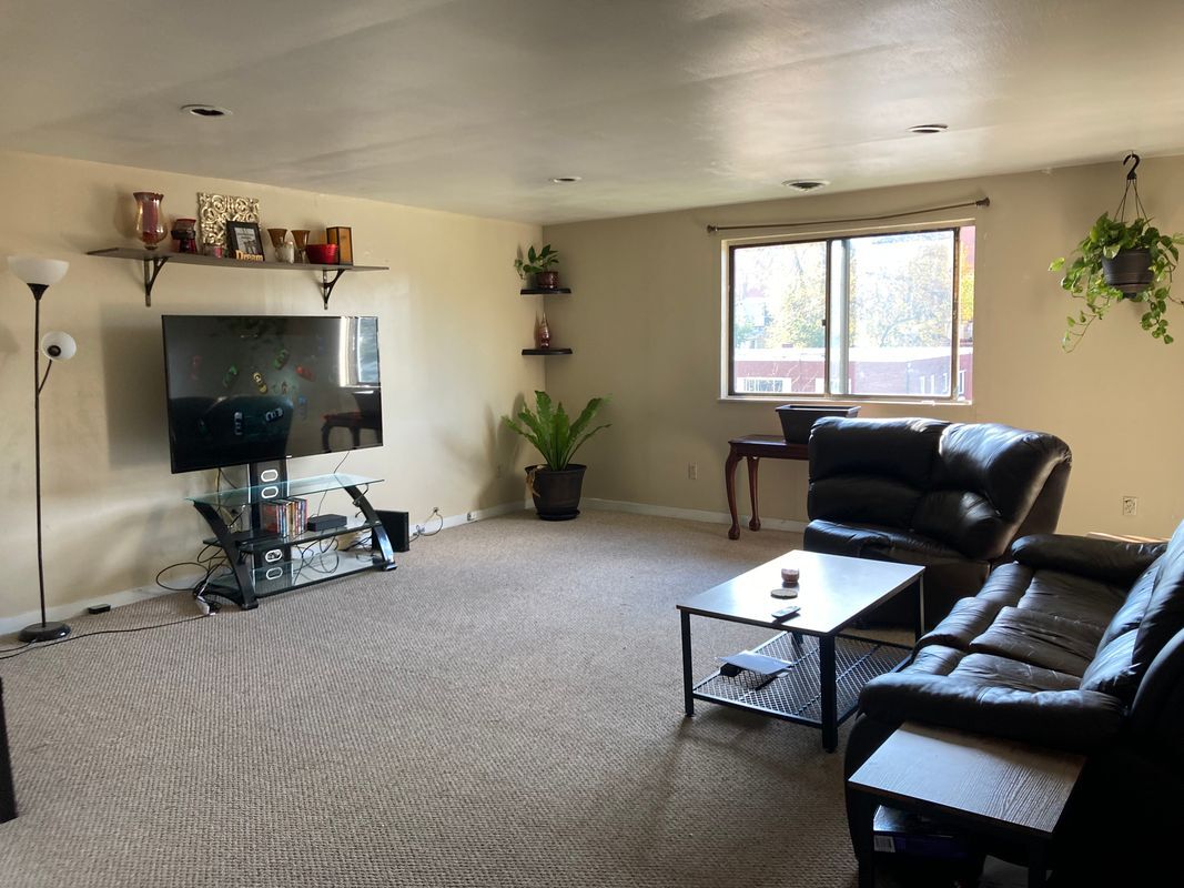 Building Photo - 301 1/2 S Winebiddle St, Apt 5