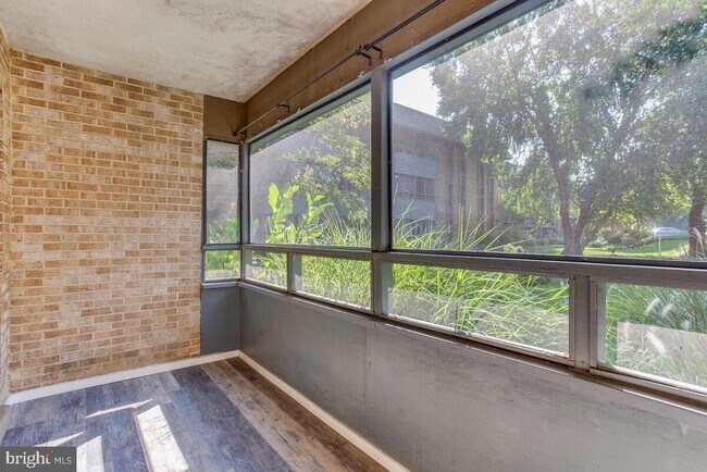 Building Photo - 304 Forbes St