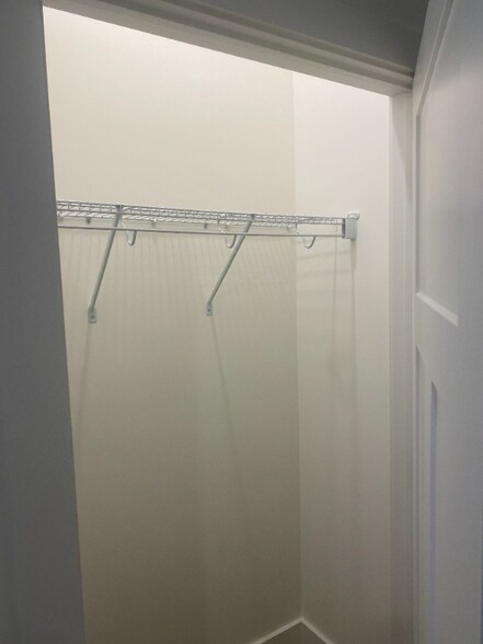 Building Photo - 108 Suzanne Dr