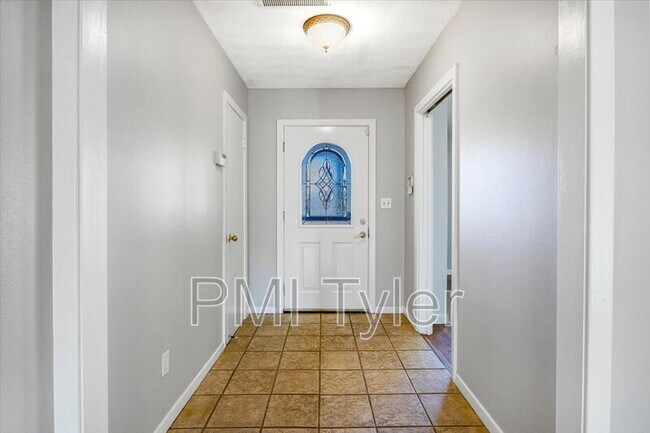 Building Photo - 805 Wilma St