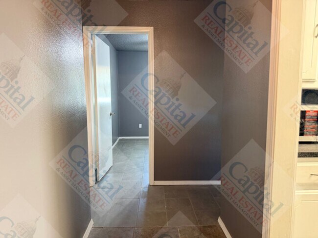 Building Photo - 804 Ranchoak Dr