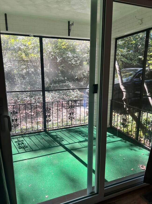 Building Photo - 680 Overland St