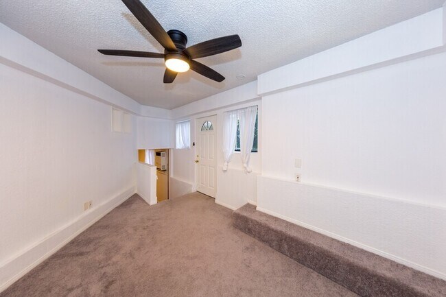Building Photo - 5845 S Mansfield Ave