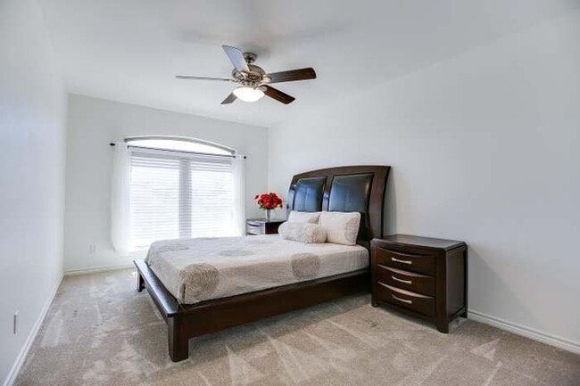 Building Photo - 4720 Pinon Ridge Dr
