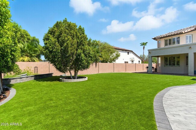 Building Photo - 1568 E Canyon Way