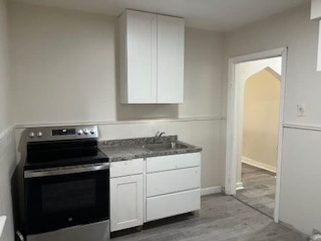 Interior Photo - 2602-2606 Monument Ave