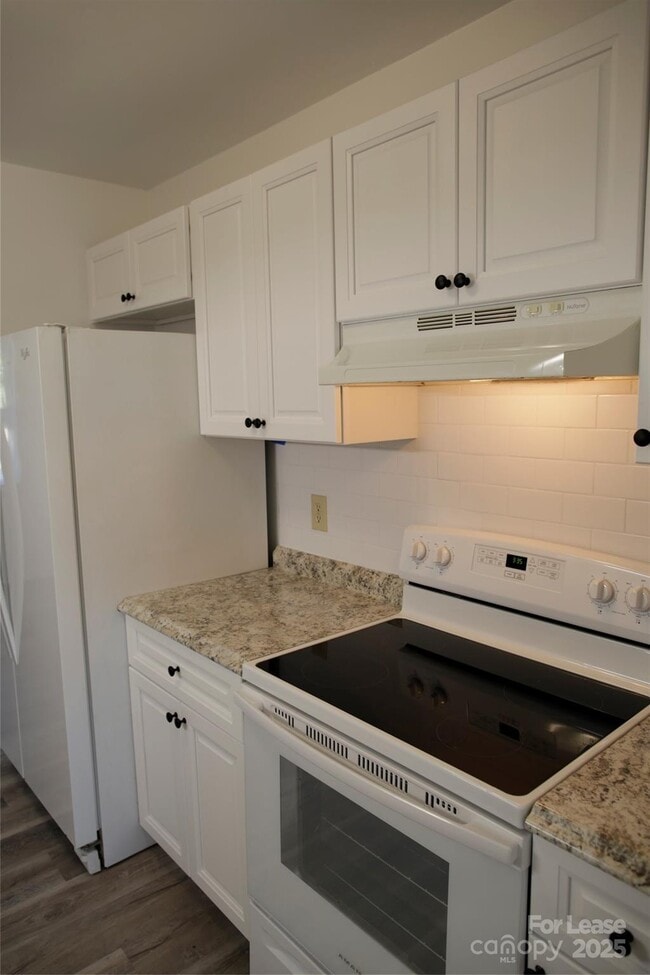 Building Photo - 7909 Carmel Rd