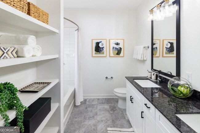 Building Photo - 5617 Oak St