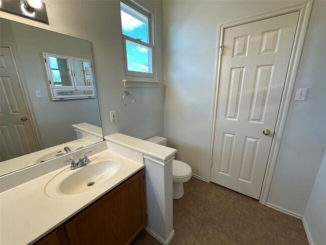 Building Photo - 1603 Azalea Dr