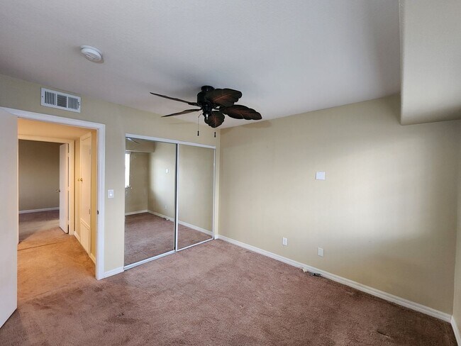 Building Photo - Modern Comfort in the Heart of Summerlin!