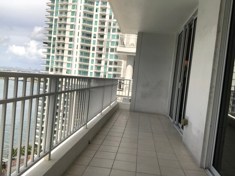 Building Photo - 801 Brickell Key Blvd