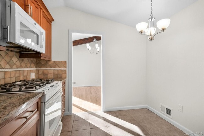 Building Photo - 25 Woodhollow Ln