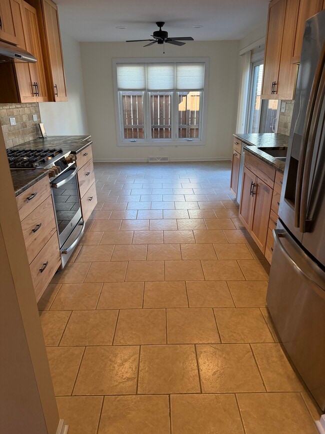 Building Photo - 585 Leahy Cir