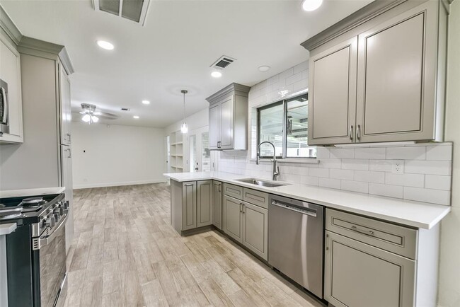 Building Photo - 4707 Northrup Dr