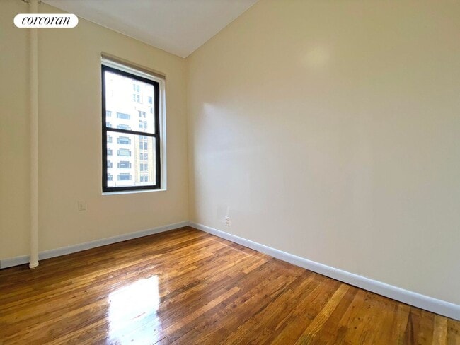 Building Photo - 351 W 51st St