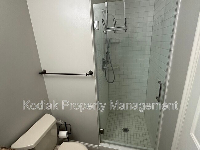 Building Photo - 13 N 3100 E