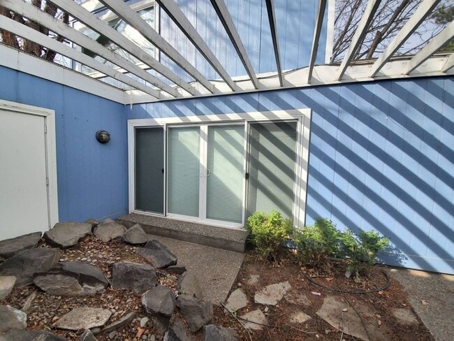 Building Photo - Centrally Located Richland Home, Close to Columbia Center Amenities!