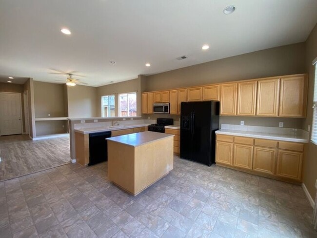 Building Photo - Beautiful 3 Bedroom + 1 FLEX ROOM Single Story House in South Meadows Reno